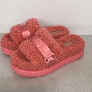 UGG FLUFFITA PINK BLOSSOM SLIDE SLIPPERS SIZE 7 WORN ONCE PRISTINE